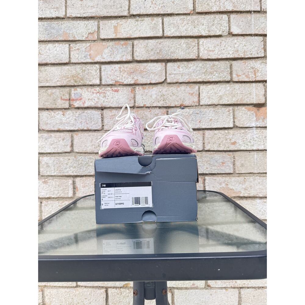 New Balance Athletic Shoes Pink Size 7.5 - Picture 3 of 5